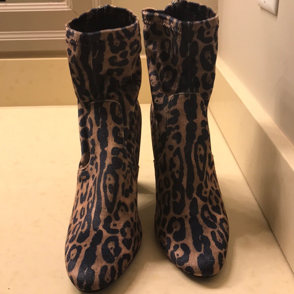 Steve Madden Brisk Bootie Leopard Print size 10